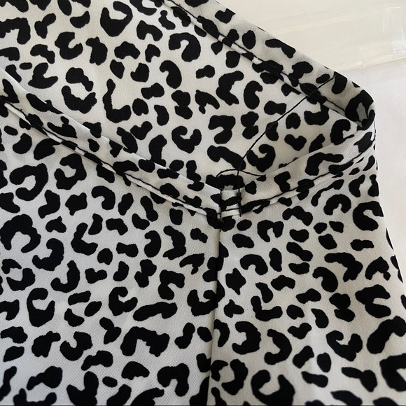 Sleeveless Blouse - Picture 8 of 8